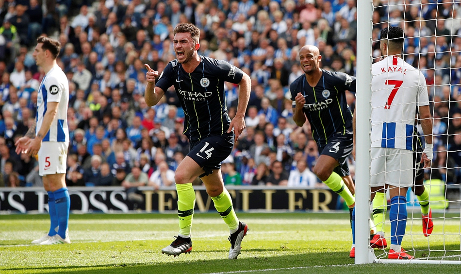 邮报：谢什科对曼联与纽卡都表达过兴趣，但他稍微倾向于红魔（邮报：谢什科同时考虑曼联与纽卡，但略偏向红魔）