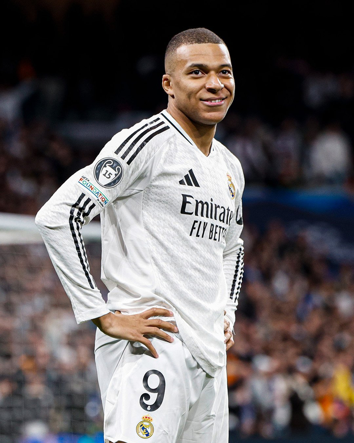 迪亚斯是否向球队道歉？斯塔尼希奇打趣：没有，我们感谢了他（迪亚斯有向球队道歉吗？斯塔尼希奇笑称：没有，我们反而感谢他）