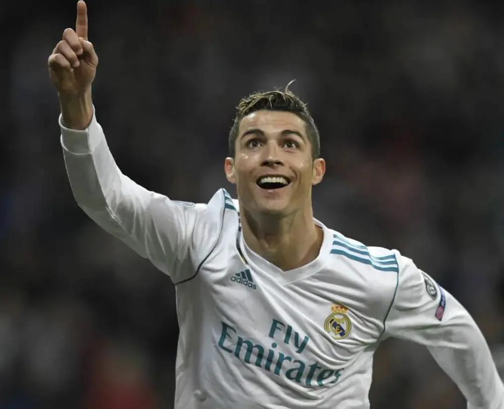 意甲出场数最多的亚洲球员11人阵容：长友佑都、中田英寿领衔（意甲亚洲球员出场最多的11人阵容：长友佑都、中田英寿领衔）