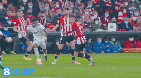 跟队：布伦特福德和桑德兰有意圣地亚哥，但球员想在米兰立足（布伦特福德与桑德兰有意圣地亚哥，但他更想留在米兰证明自己）