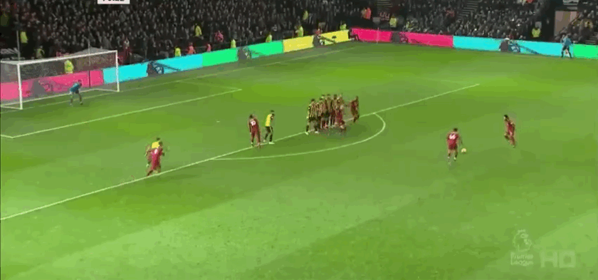 教练：你去给我盯住7号，“膏药式”防守的最高境界就是人盯人“你就说盯的死不死吧”（教练下令：锁死7号！膏药式防守的极致是人盯人——就问盯死不盯死）